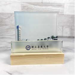 【絕版出清，售完不補】嘉大校門手機名片座